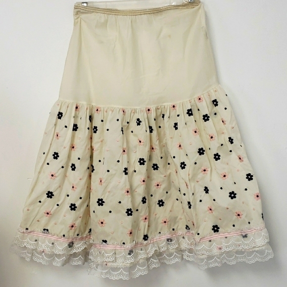 Vintage 50s Half Slip Embroiidered Flowers. Acetate GUC See Pics - Picture 10 of 15